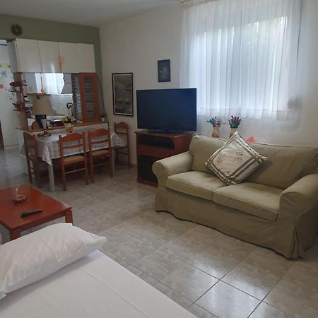 Meli'S House By Alp Hospitality Services Neon Rysion Ngoại thất bức ảnh